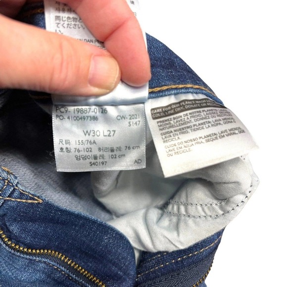 Levi's Women's Boyfriend Mid Rise Relaxed Hip Thigh Tapered Leg 10 30x27 NWT - Picture 9 of 9